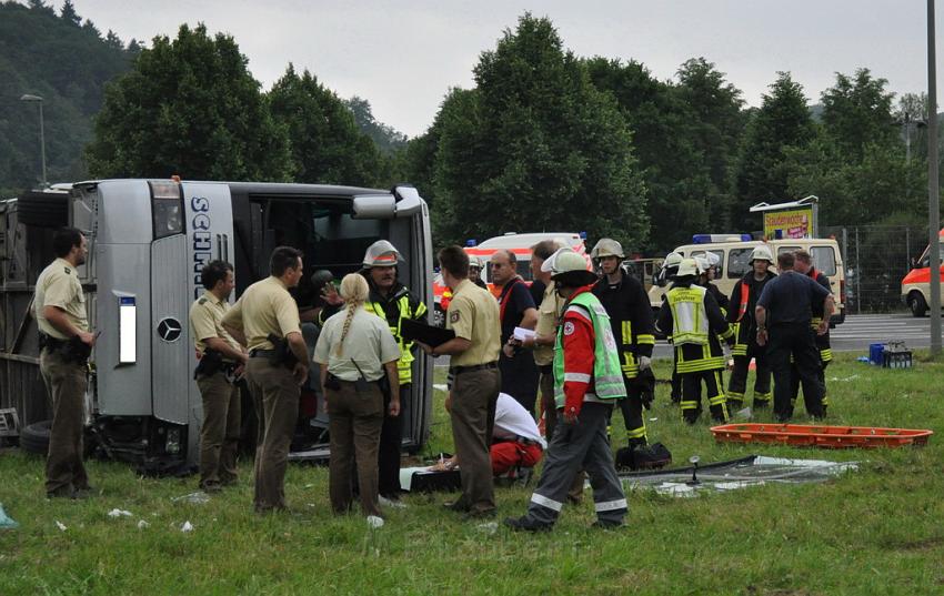 Schwerer Unfall mit Reisebus Lohmar Donrather Dreieck P416.JPG